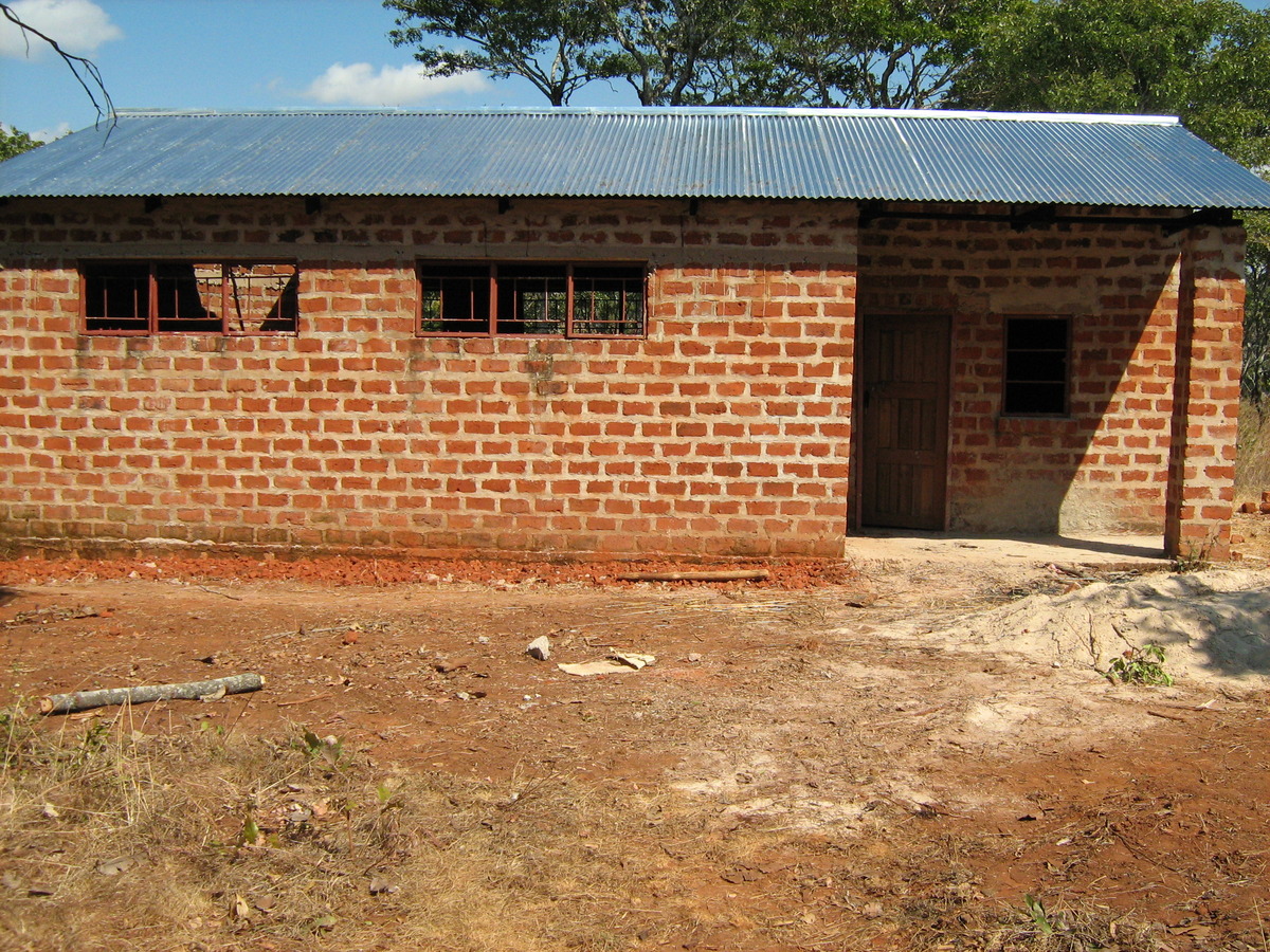 Newly roofed grain storage shed at Fitoki farmers club. It allows crops to be stored safely until they can be sold for the best price at the market.